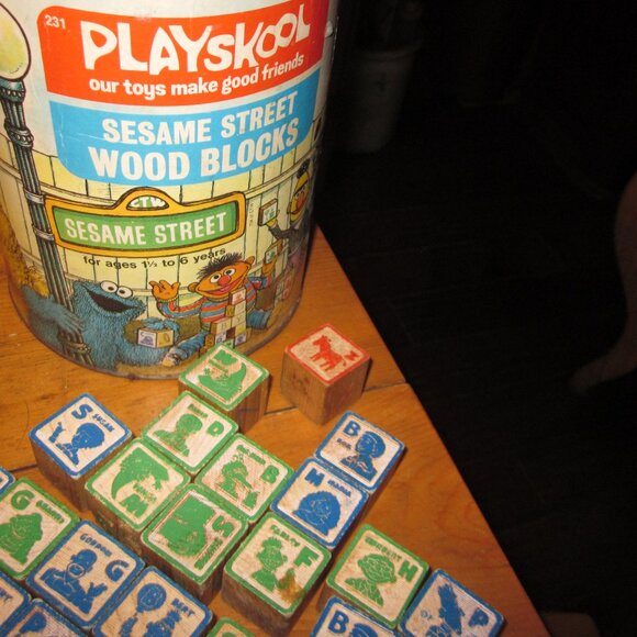 vtg 1975 seasame street playskool wood blocks 45 in canister all characters - Picture 1 of 10